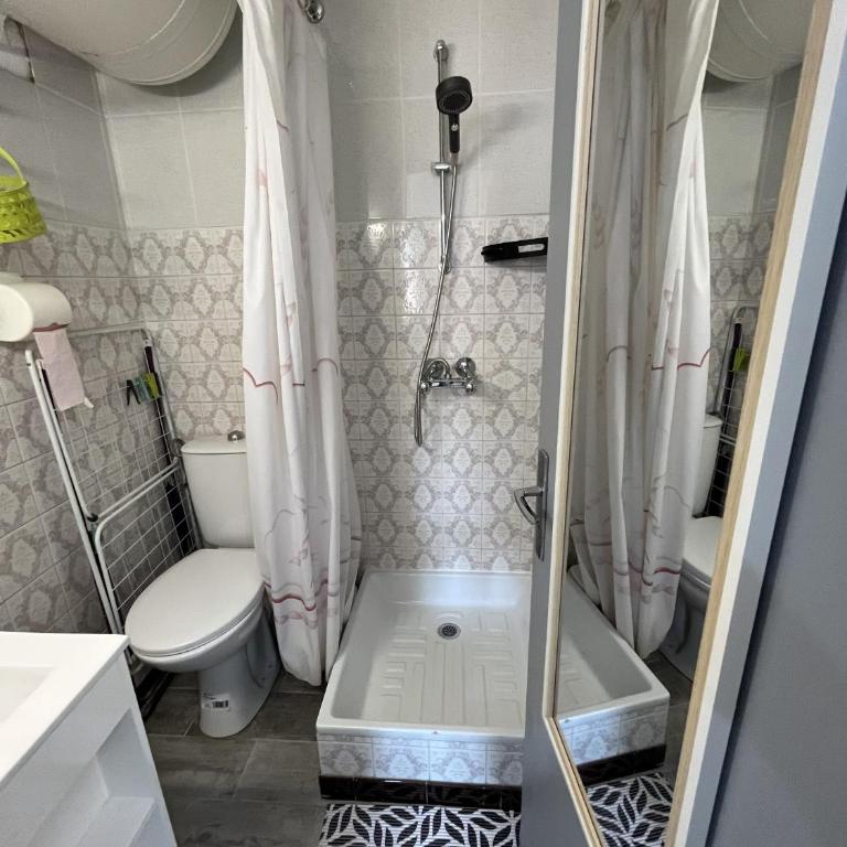 Le Petit Roitelet - Studio Calme et lumineux à 50 m des Thermes - Classé 2 étoiles - Apartamento de 1 dormitorio - 2
