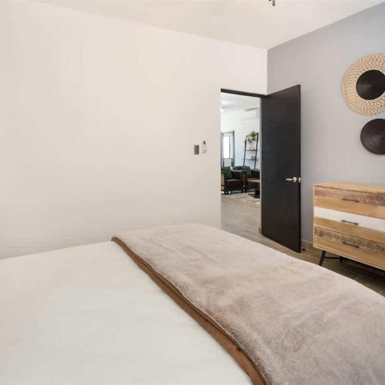 Contemporary In-Town Home with Pool Casa Cactus - Apartment - 18