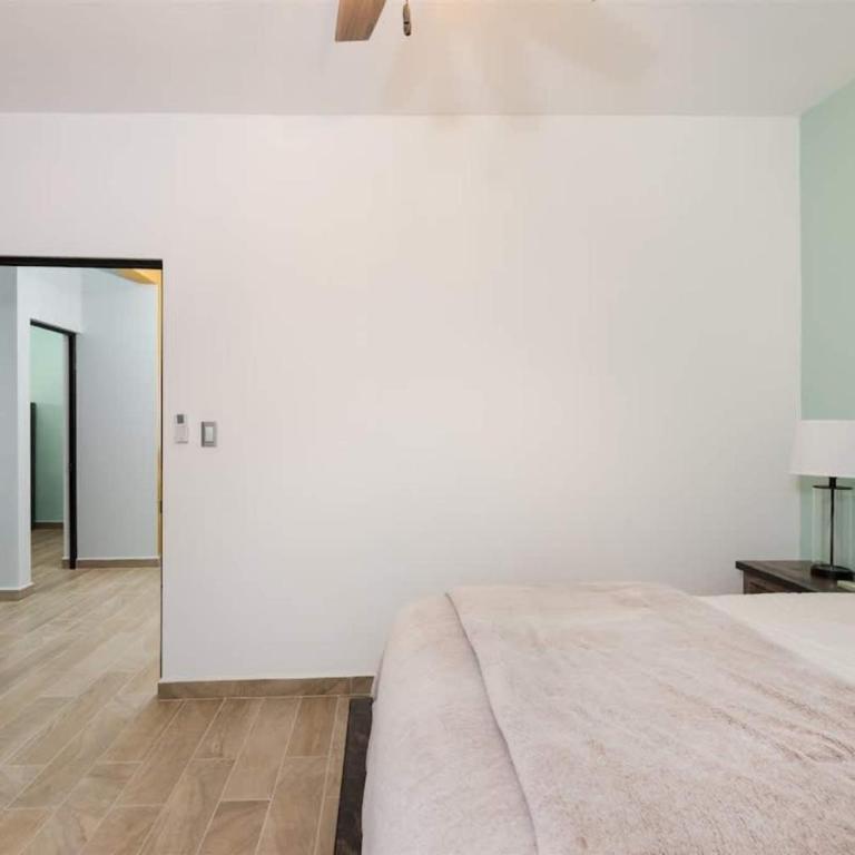 Contemporary In-Town Home with Pool Casa Cactus - Apartment - 21