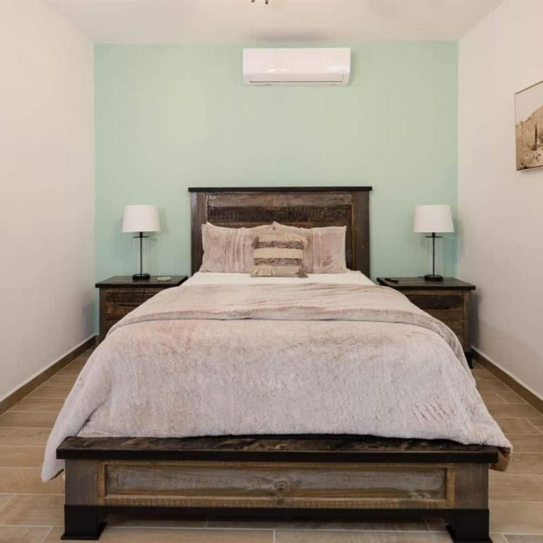Contemporary In-Town Home with Pool Casa Cactus - Apartment - 19