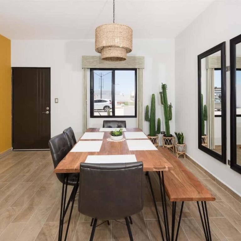 Contemporary In-Town Home with Pool Casa Cactus - Apartment - 25