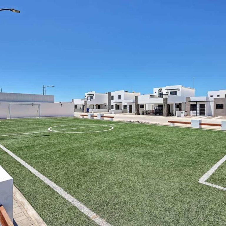 Contemporary In-Town Home with Pool Casa Cactus - Apartment - 29