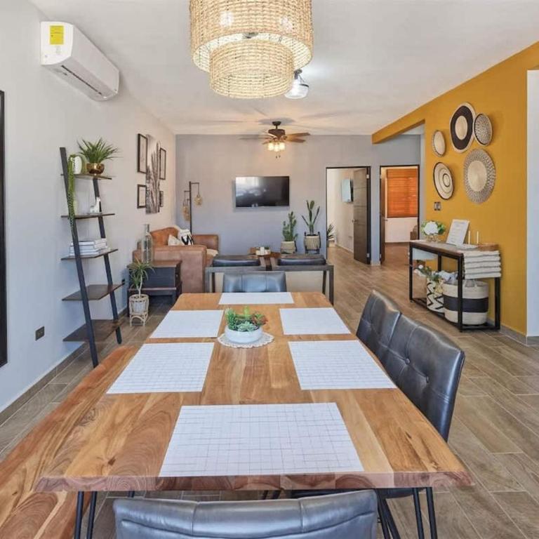Contemporary In-Town Home with Pool Casa Cactus - Apartment - 32