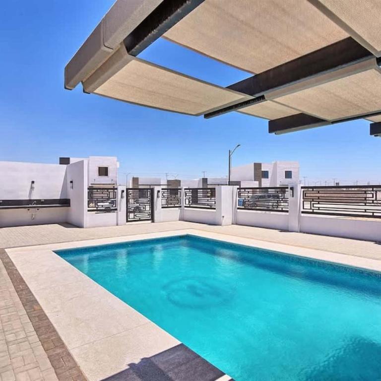 Contemporary In-Town Home with Pool Casa Llama - Apartment - 1