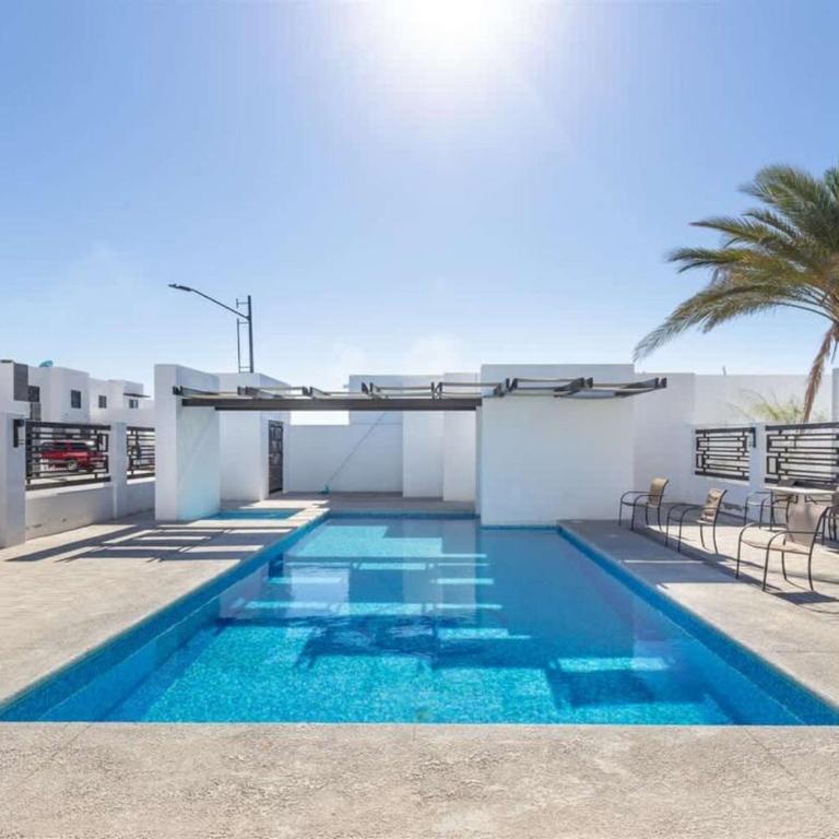 Contemporary In-Town Home with Pool Casa Llama - Apartment - 23