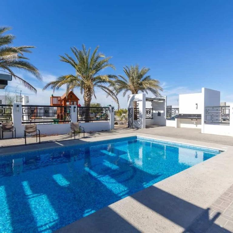 Contemporary In-Town Home with Pool Casa Llama - Apartment - 24
