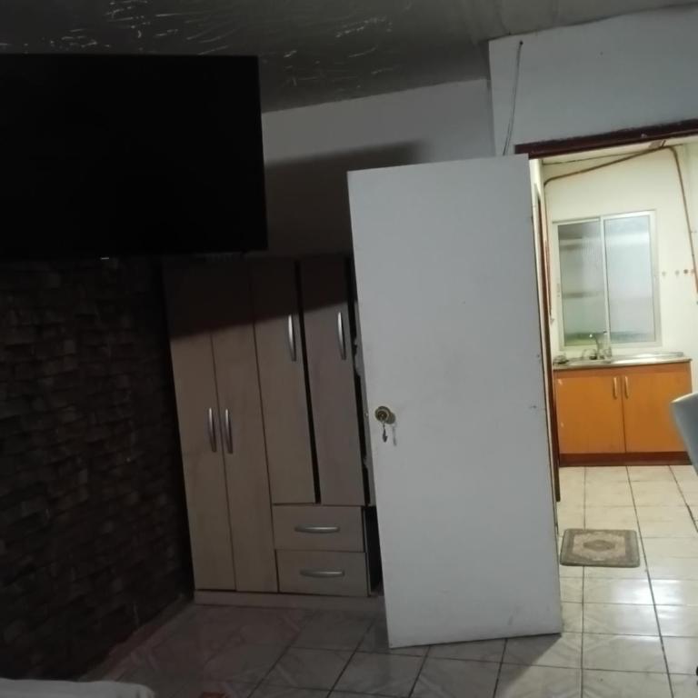 Asenjo Paola - Economy Triple Room with Shared Bathroom - 5