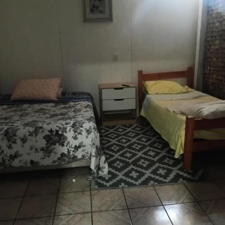 Asenjo Paola - Economy Triple Room with Shared Bathroom - 2