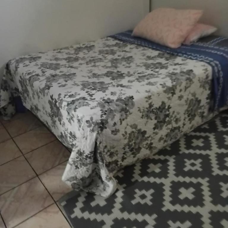 Asenjo Paola - Economy Triple Room with Shared Bathroom - 3