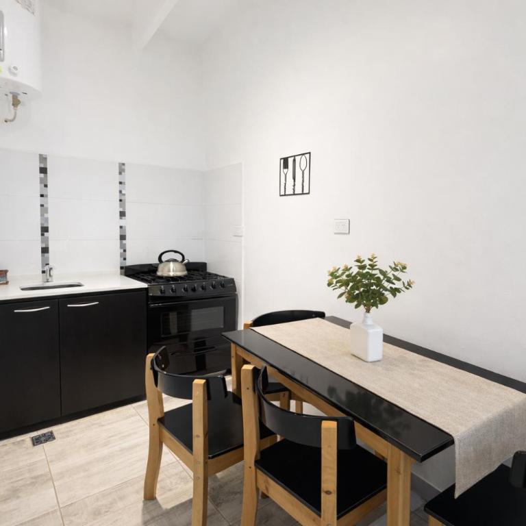 Hermoso y Calido departamento en Vicente Lopez ubicacion inmejorable , 100 metros del tren , cerca de River, tecnopolis , a pasos tenes todo - Apartamento de 2 dormitorios - 6