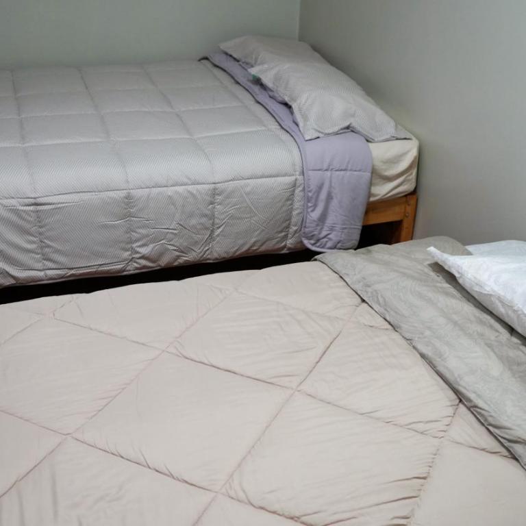 Hostal Aurora a 3 cuadras de la Plaza de Armas - Habitación Doble con baño privado - 2 camas - 2