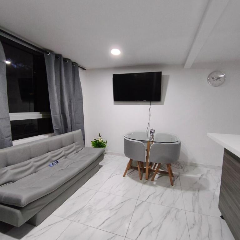 Apto moderno bien ubicado con vista a la ciudad - Apartamento de 3 dormitorios - 2