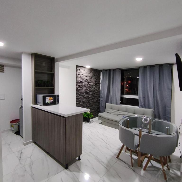 Apto moderno bien ubicado con vista a la ciudad - Apartamento de 3 dormitorios - 7