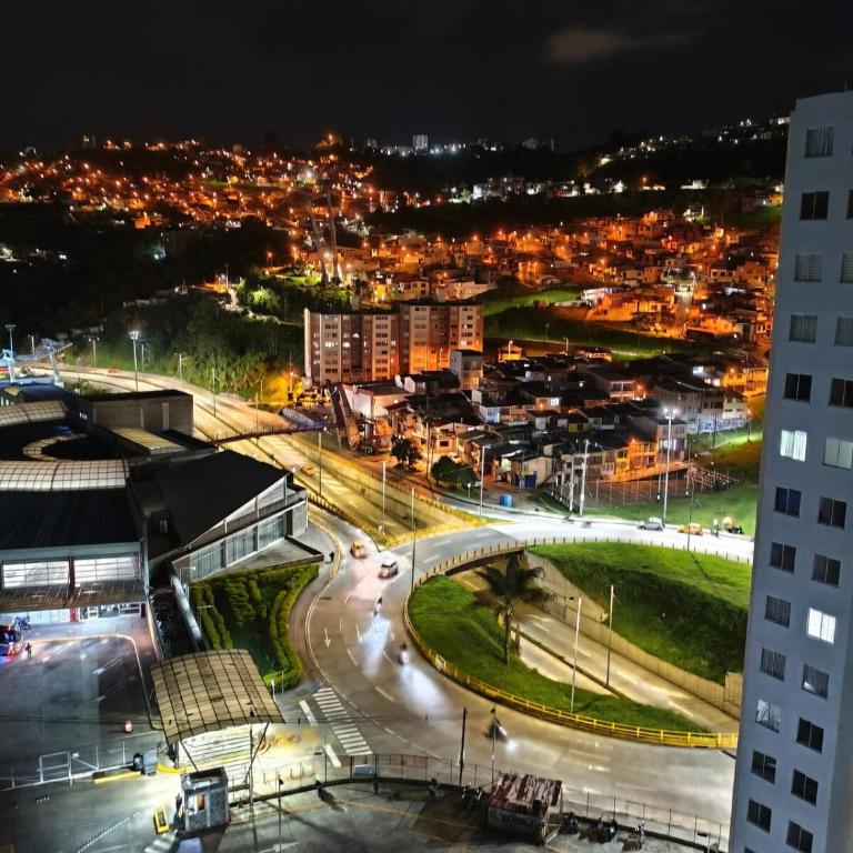 Apto moderno bien ubicado con vista a la ciudad - Apartamento de 3 dormitorios - 27