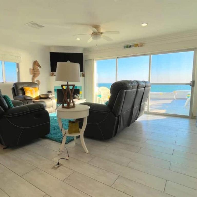 Cozy & Colorful Beachfront Condo Las Olas I 28 - Apartamento - 2