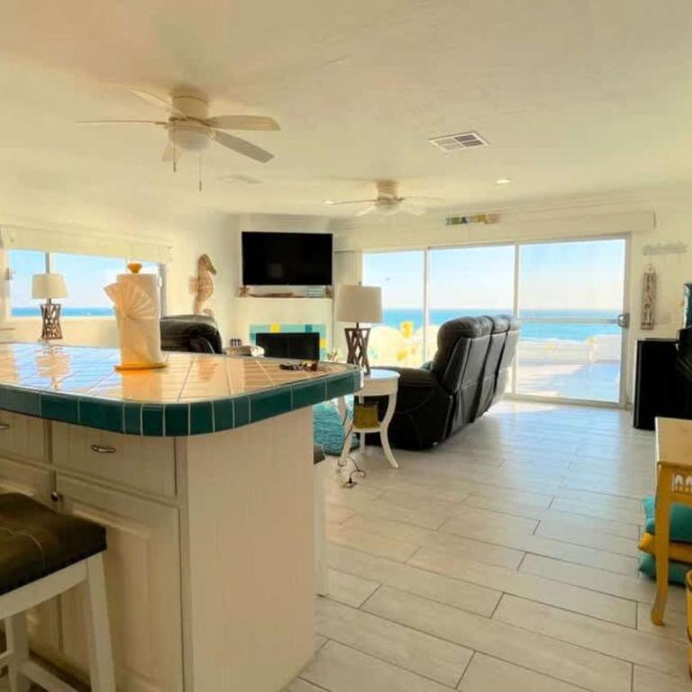 Cozy & Colorful Beachfront Condo Las Olas I 28 - Apartamento - 14