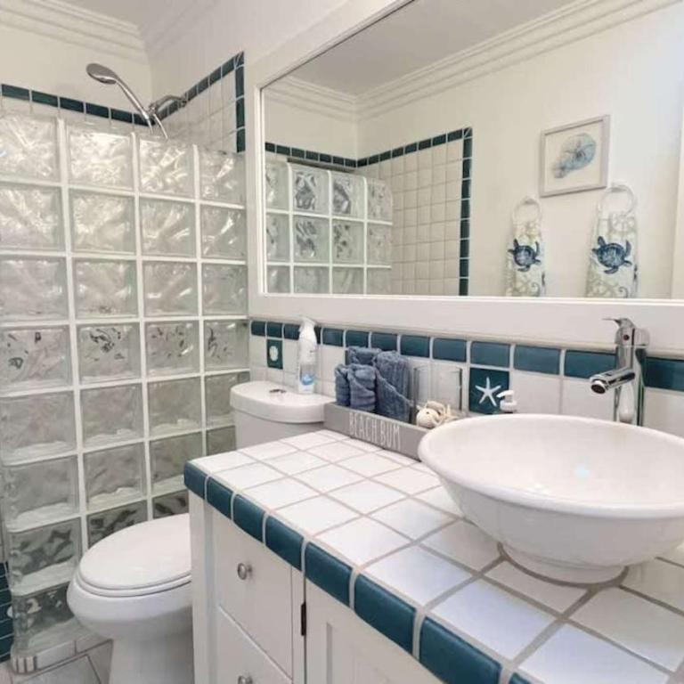 Cozy & Colorful Beachfront Condo Las Olas I 28 - Apartamento - 25