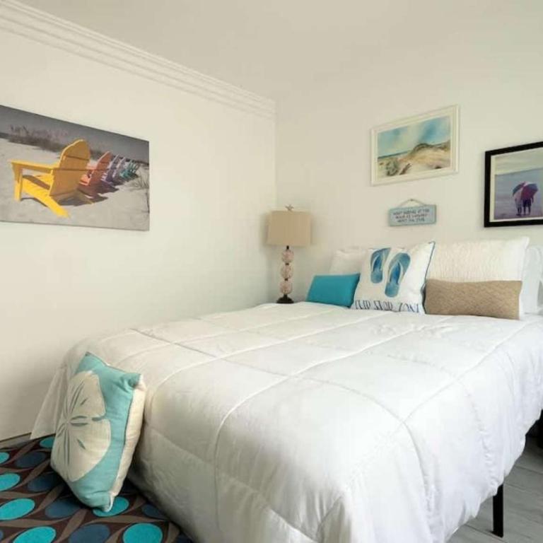 Cozy & Colorful Beachfront Condo Las Olas I 28 - Apartamento - 24