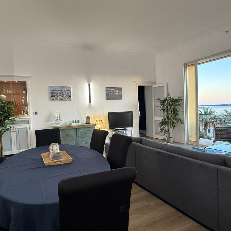 3BR Sea View Apartment Private Terrace Steps to Old Town & Palais - Appartement - 15