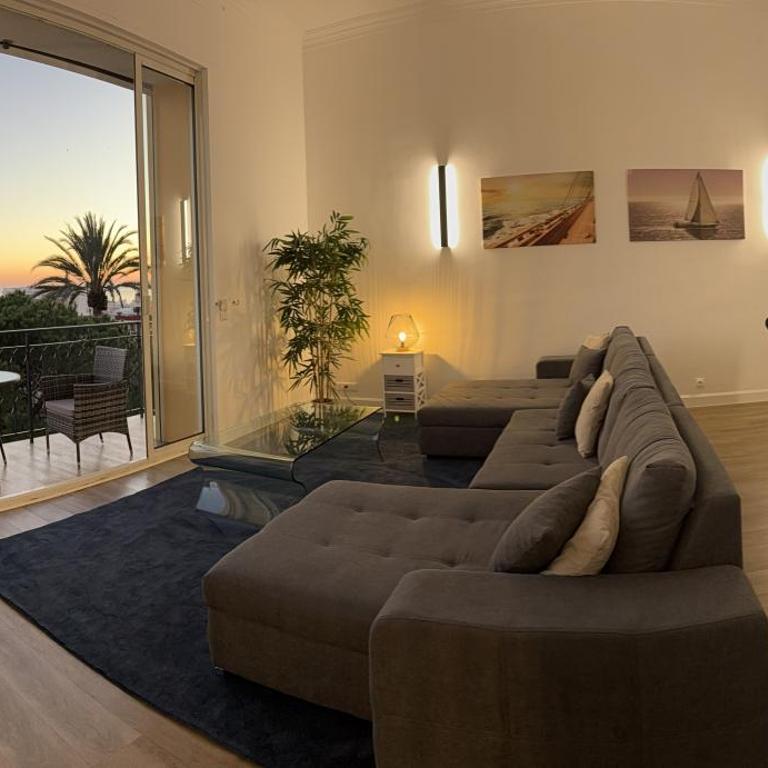 3BR Sea View Apartment Private Terrace Steps to Old Town & Palais - Appartement - 16