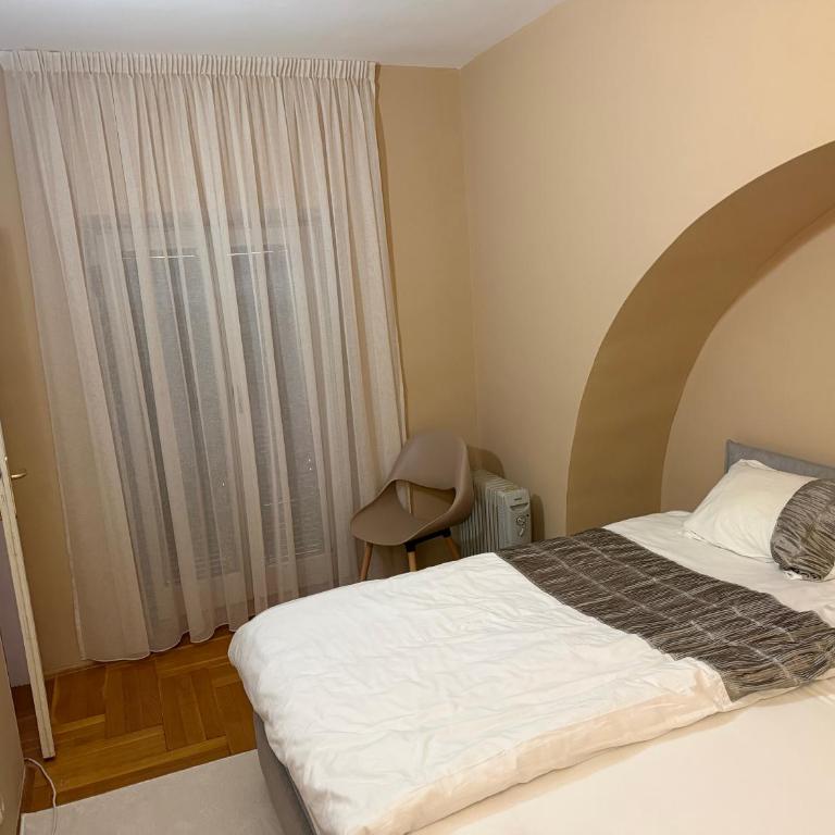 Faraon - One-Bedroom Apartment - 5