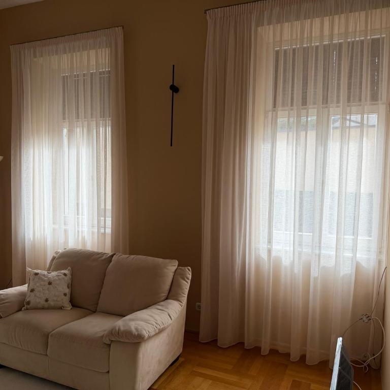 Faraon - One-Bedroom Apartment - 2
