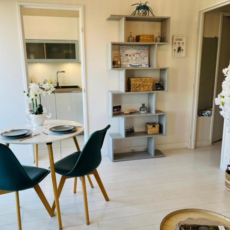 De la mer à la ville - One-Bedroom Apartment - 9