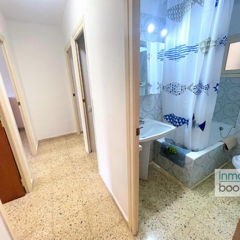 Beach Pineda 3 ,climatizado, piscina y playa - Three-Bedroom Apartment with View - 2