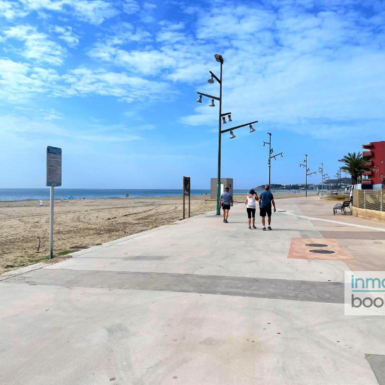 Beach Pineda 3 ,climatizado, piscina y playa - Three-Bedroom Apartment with View - 14