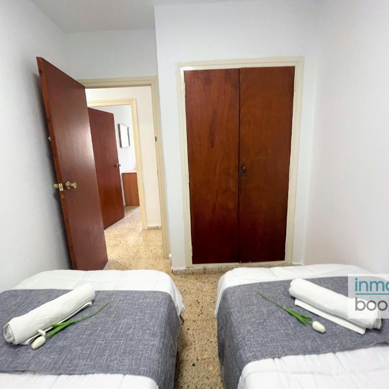 Beach Pineda 3 ,climatizado, piscina y playa - Three-Bedroom Apartment with View - 25