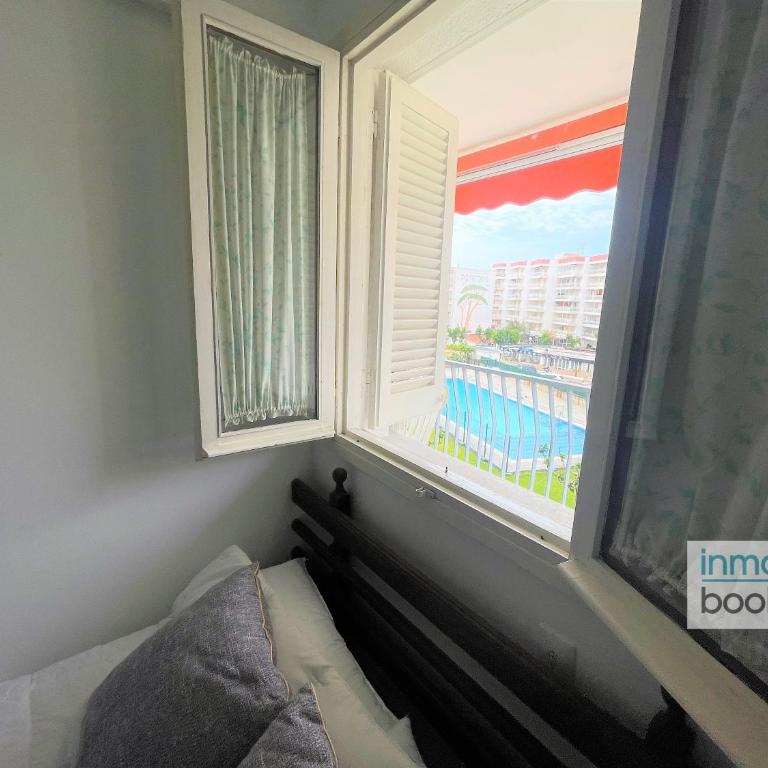 Beach Pineda 3 ,climatizado, piscina y playa - Three-Bedroom Apartment with View - 30