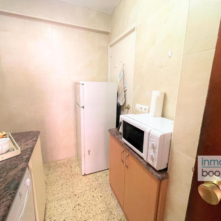 Beach Pineda 3 ,climatizado, piscina y playa - Three-Bedroom Apartment with View - 32