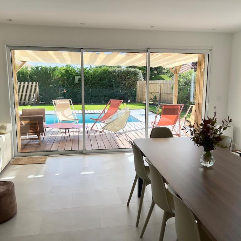 Villa rénovée au calme, piscine chauffée et jardin - Bisca - Villa - 5