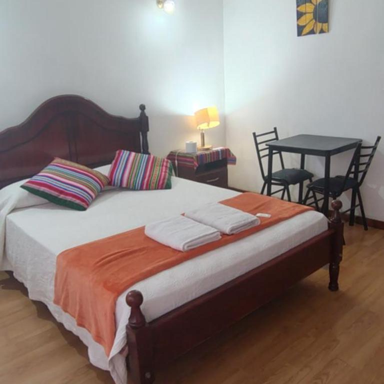 Hostal La Caleta - Classic Triple Room - 9