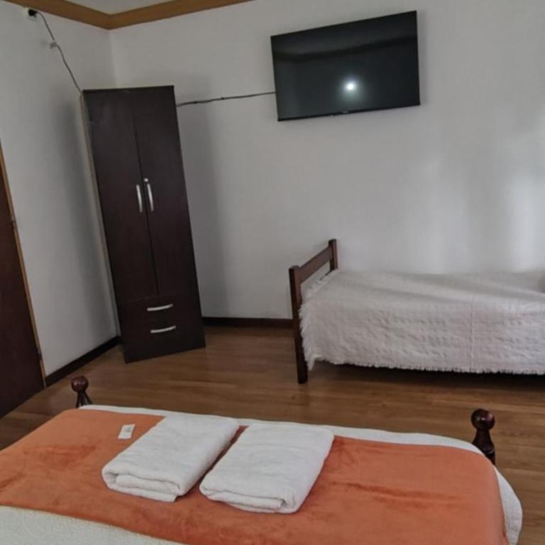 Hostal La Caleta - Classic Triple Room - 10