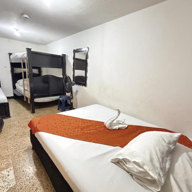 Hotel Estadio Suite - Habitación Doble con bañera de hidromasaje - 5
