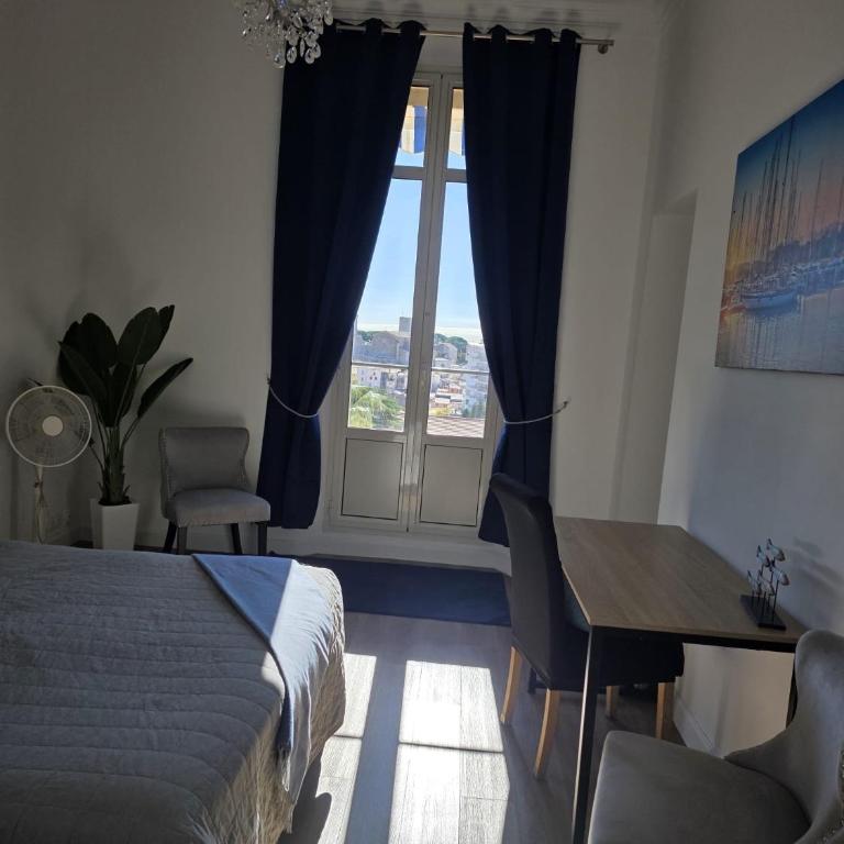 3BR Sea View Apartment Private Terrace Steps to Old Town & Palais - Appartement - 20