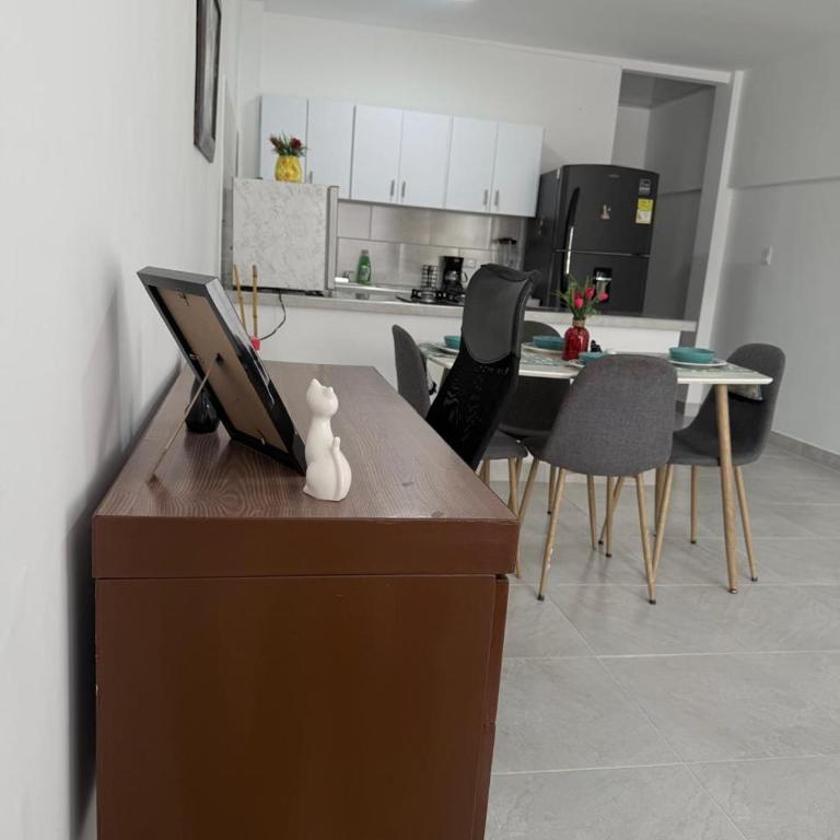 Hermoso apart de 72 con 2 Hab Cerca al Estadio - clinica Imbanaco - Two-Bedroom Apartment - 3