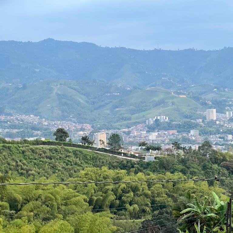 Finca Cafetera con Vista a las Montañas - Cerca de Pereira - Casa - 15