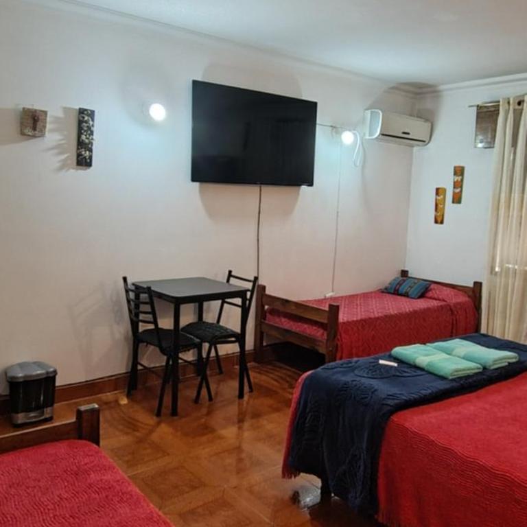 Hostal La Caleta - Quadruple Room with Private Bathroom - 2