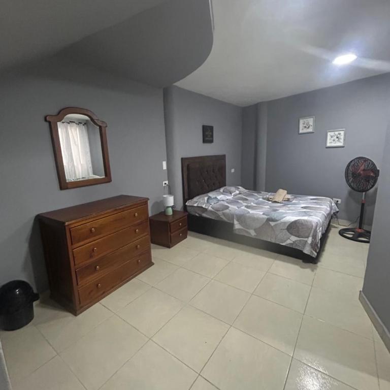 Acogedora Casa Cerca Del Graffitour Medellín - Three-Bedroom Apartment - 15