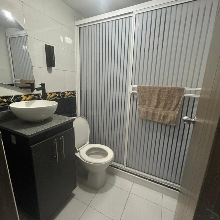Acogedora Casa Cerca Del Graffitour Medellín - Three-Bedroom Apartment - 12