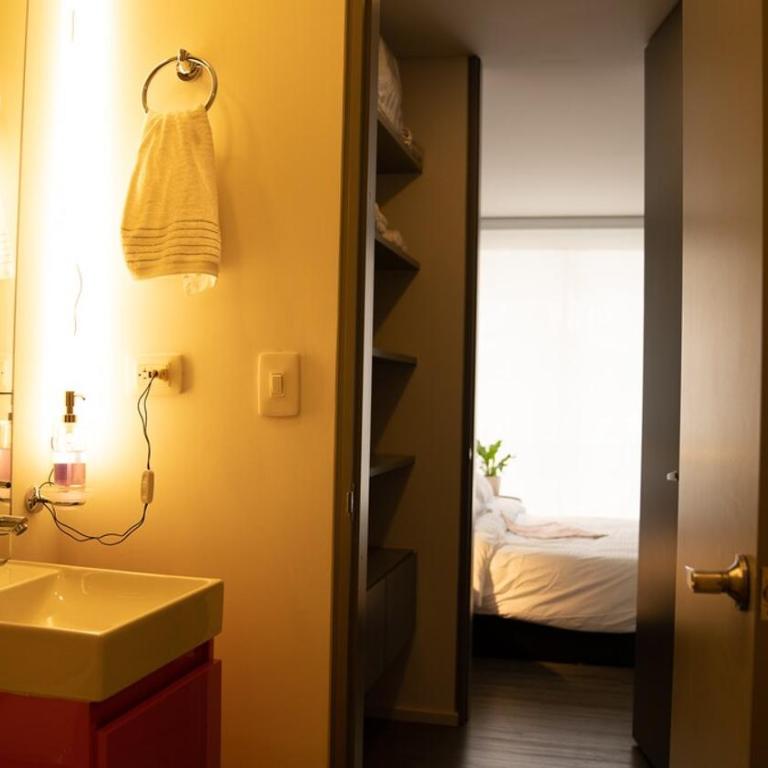 Luxury Loft Rooftop Pool & Gym Prime Bogota Location Near Monserrate & Museums - One-Bedroom Apartment - 8