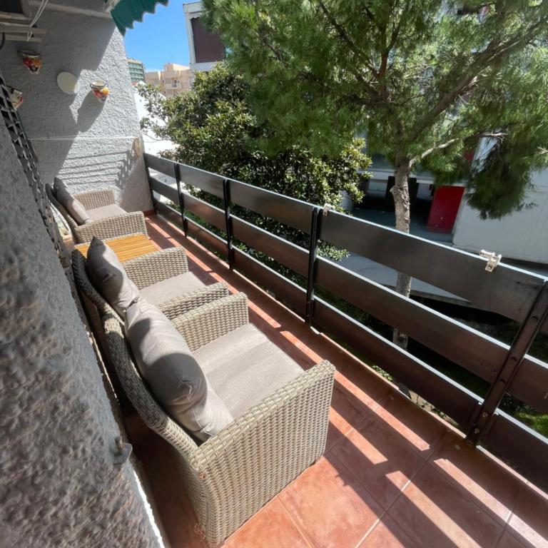Beautiful 3 Bedrooms, 2 Baths, Balcony, Beach Apartment - Apartamento - 8