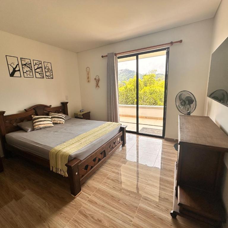 Finca Villa AlCon - Hostel - Family Room with Mountain View - 6