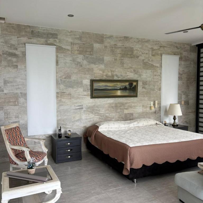 La Carolina - Four-Bedroom House - 4