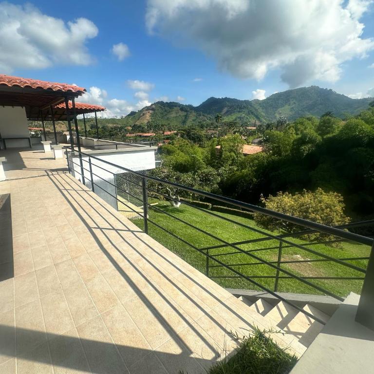 Finca Villa AlCon - Hostel - Family Room with Mountain View - 1