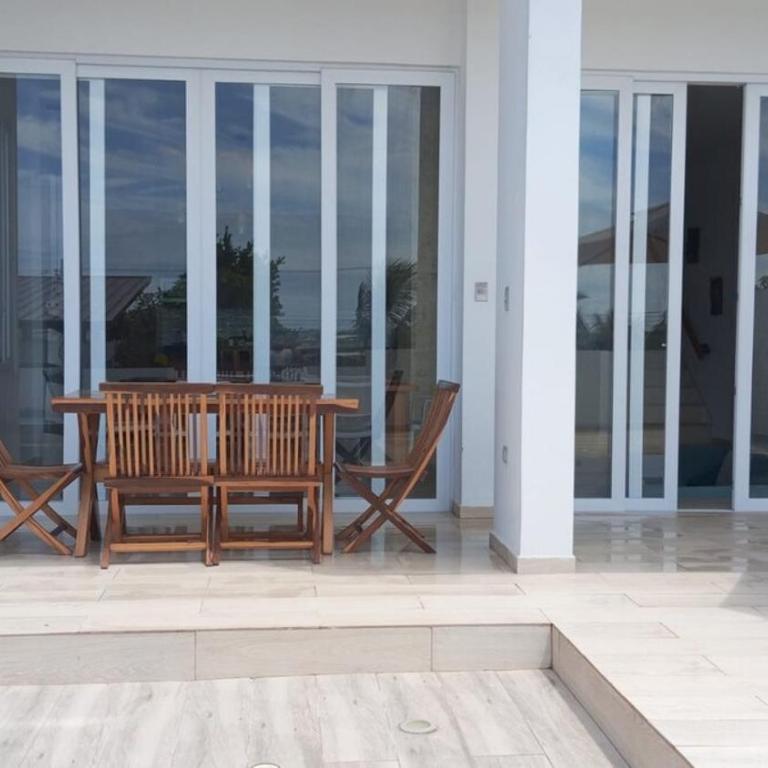 Lighthouse House on the Beach, Jacuzzi and 24-7 Security - Three-Bedroom House - 8