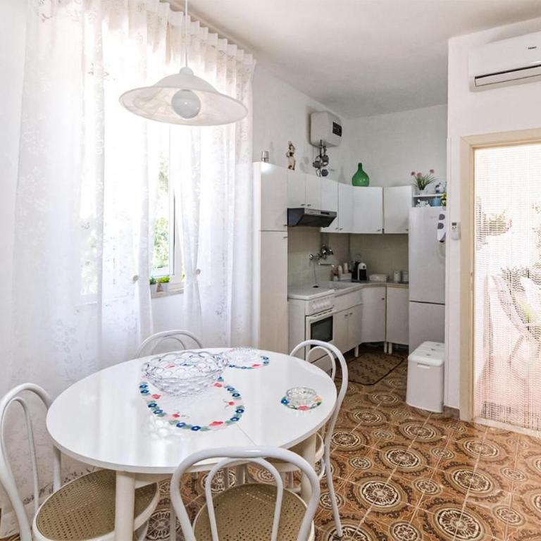 Cozy Home In S Maria Del Focallo With Wifi - Maison de Vacances 3 Chambres - 3