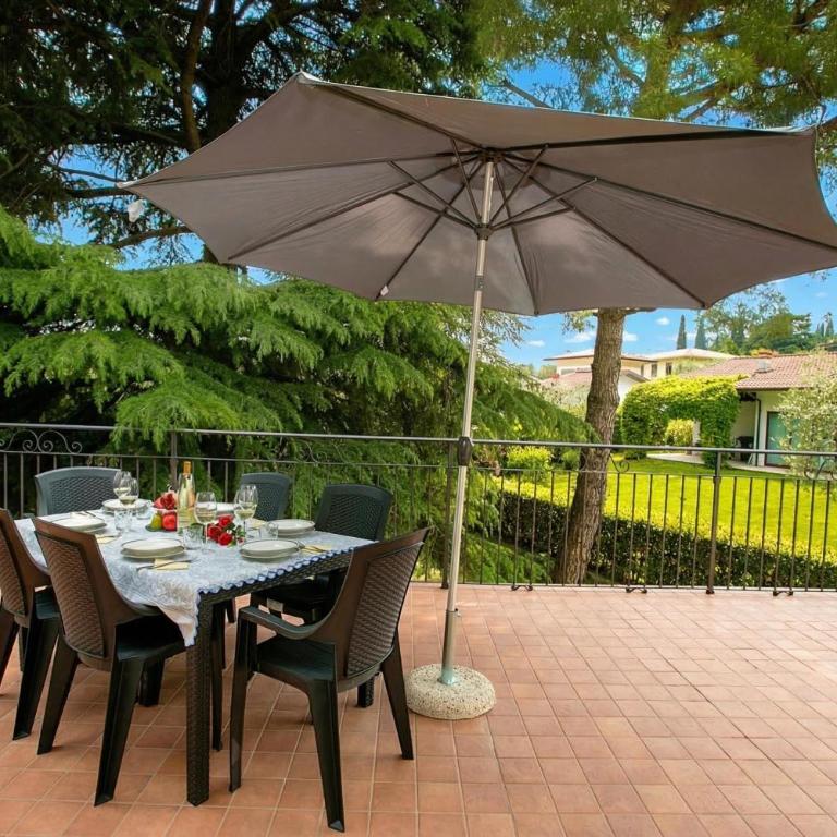 Villa Alberti Apt Emma 900m from Garda lake with Shared Garden - Happy Rentals - Appartamento con Terrazza - 2